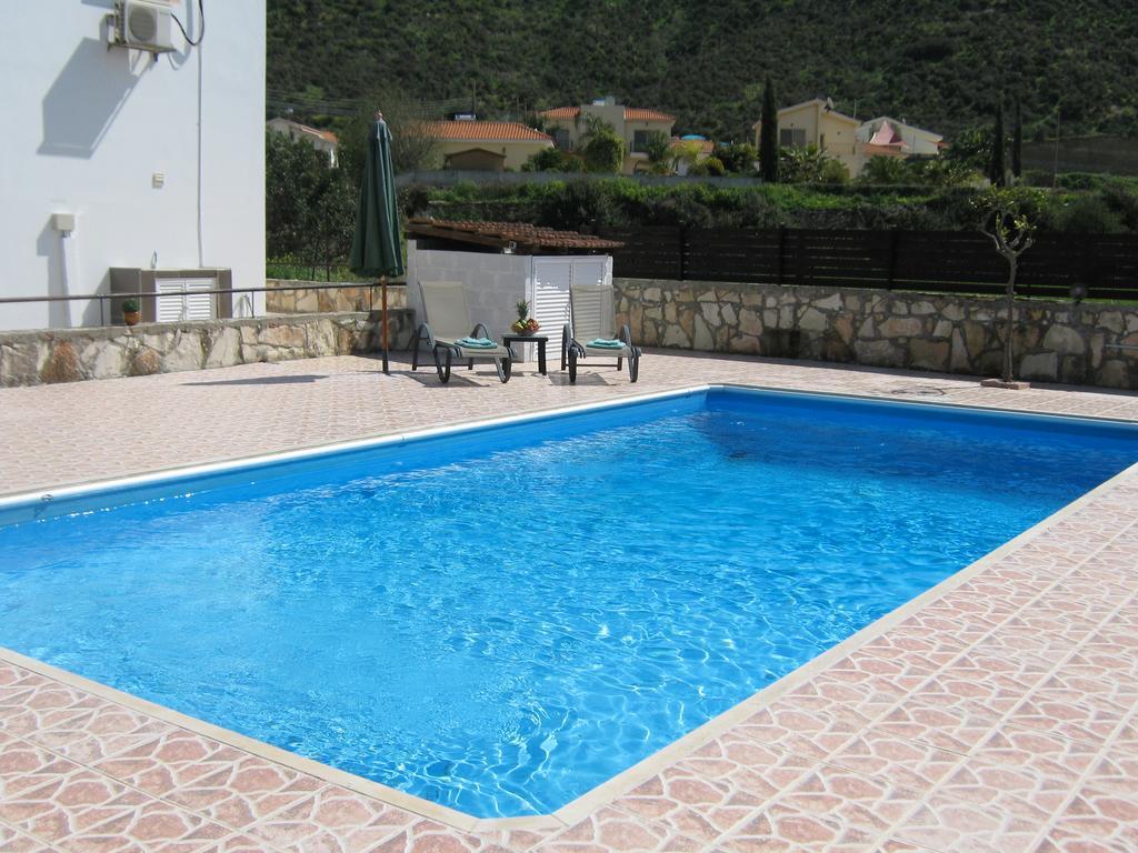 Pangeras Apartments Pissouri Room photo